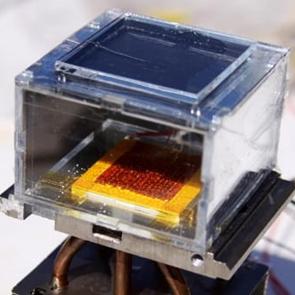 Extraer agua del aire cuando la humedad es baja con luz solar.