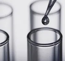 Preparación de soluciones estándar: precisión, trazabilidad y control analítico